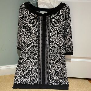 Women’s tunic top. Size medium.